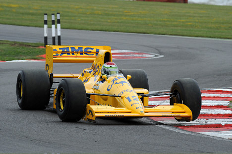 Lotus-mærket er for mange englændere synonym med Formel 1, ligesom Ferrari er det for italienerne. Bilen, der er med i Classic Race Aarhus, blev i 1989 kørt af den tredobbelte verdensmester Nelson Piquet, der sluttede som nummer otte i VM-stilling i det år. Den hører dermed til blandt nogle af de sidste ’ægte’ Lotus-racere i Formel 1, da de biler, som findes i F1-feltet i år, blot har navnet til fælles.
